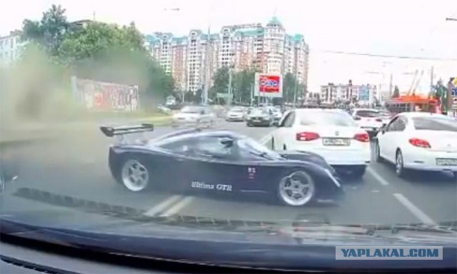 Британский спорткар попал в аварию в Краснодаре