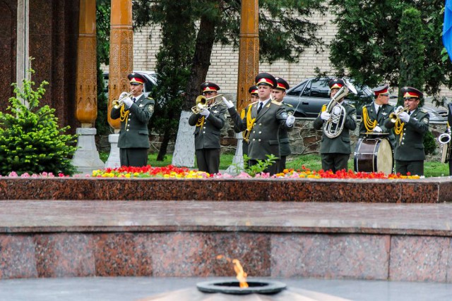 Средняя Азия решила отказаться от «георгиевских ленточек»