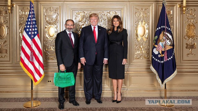 Фото президента Киргизии с женой в США.