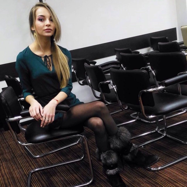 Девушки одетые, нормально зачехленные, но очень сочные