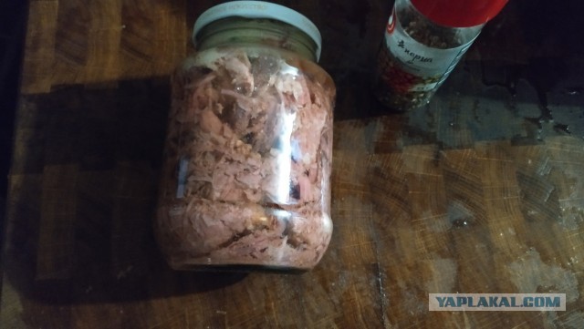 Сравнение двух банок тушенки из магазина пятёрочка
