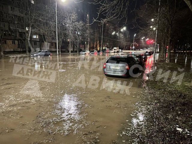 А есть резиновые сапоги для Витальки?