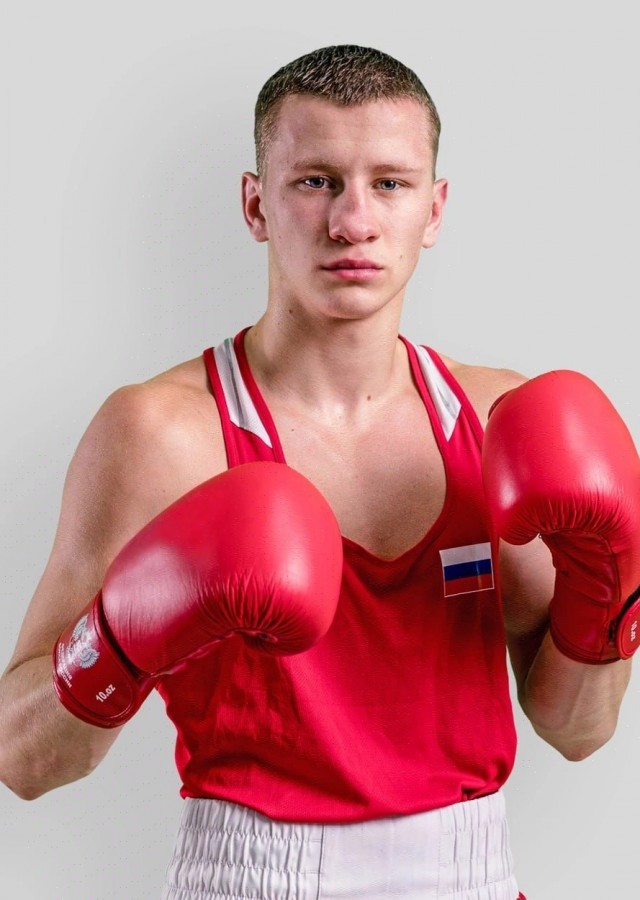 Чемпион России и Европы по боксу Дмитрий Двали лишился глаза, заступившись за мальчика, которого избивала толпа мужчин в Феодосии.