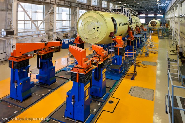 У 14 самолетов SSJ-100 выявили недостатки в конструкции фюзеляжа