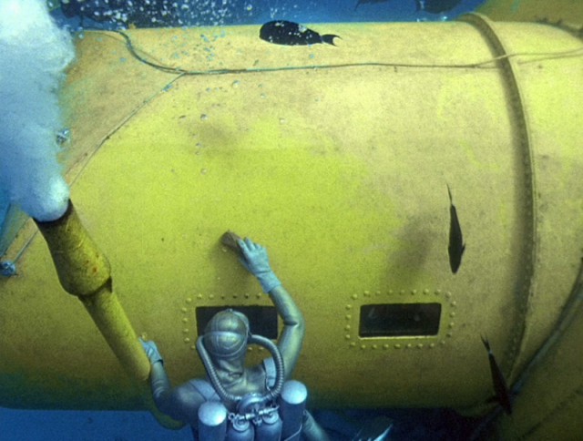 30 дней в бочке на дне океана: как работали и развлекались жители первой подводной деревни