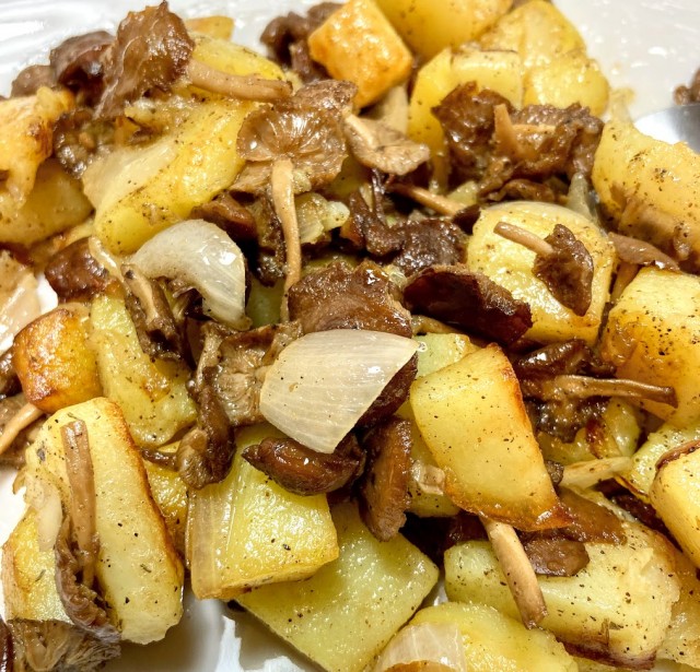 Жареный картофель. Кулинария.