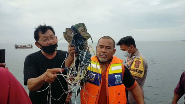 Вылетевший из Джакарты Boeing 737-500 пропал с радаров (Sriwijaya Airlines, SJ182)