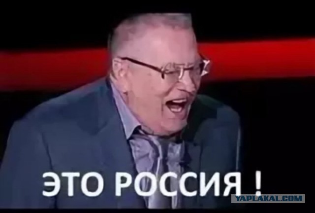 Сын учительницы наказал ученика-хулигана прямо на уроке