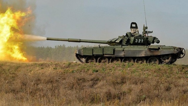 Российский танк уничтожил двух американцев, канадца и шведа.