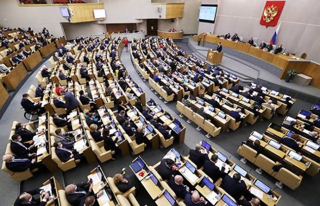 Госдума приняла законопроект о повышении на 963 рубля минимального размера оплаты труда