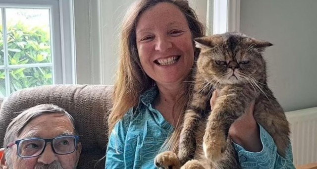 В Англии кошка застряла под полом и 3 недели выживала, питаясь жуками и пивом