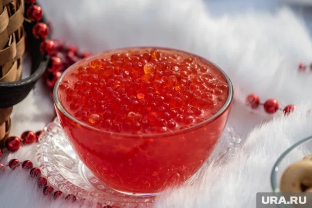 Впервые за год цена на икру пошла вниз