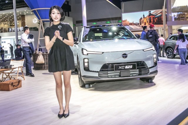 Девушки с выставки "Пекинский автосалон 2026"