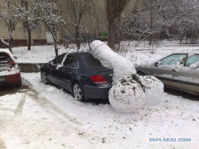 Автоюмор, смекалка, но чаще абсурд