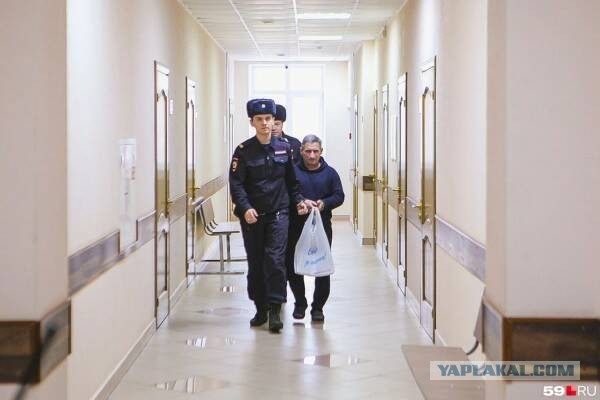 Тренер Юрий Гагарин Приговорён к 17 годам за домогательства.