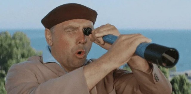 Что-то странное в море