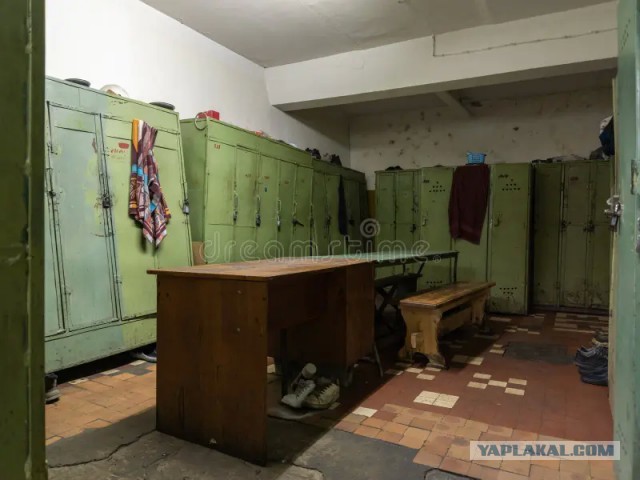 В Госдуме предложили отправлять собирающуюся в фудкортах молодежь на заводы