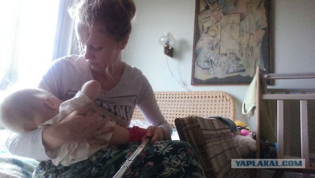 Женщина с помощью селфи-монопода запечатлела, что это такое - быть мамой
