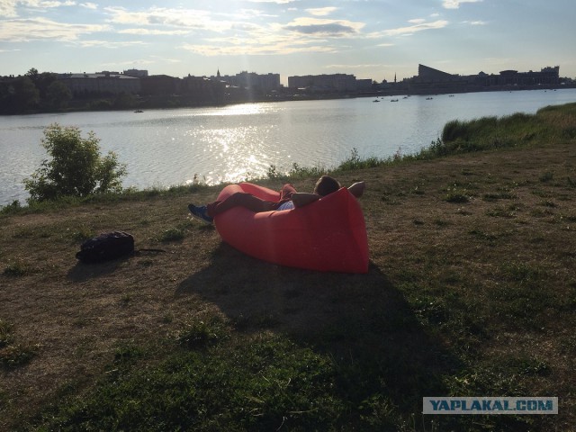 Надувной и чертовски удобный матрас