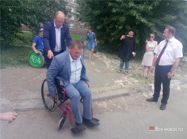 Как тагильский мэр из дорожных начальников инвалидов сделал.