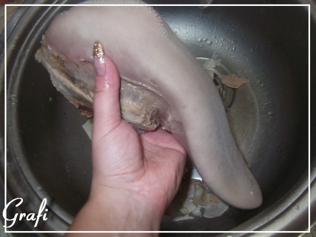 Язык в ушах