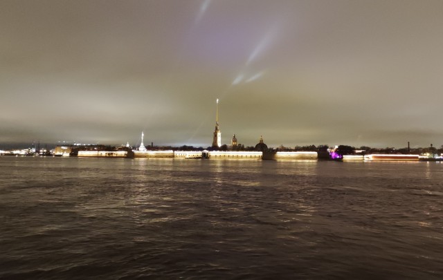 В Петербурге установили памятник коту Кузе, погибшему от рук живодёров.