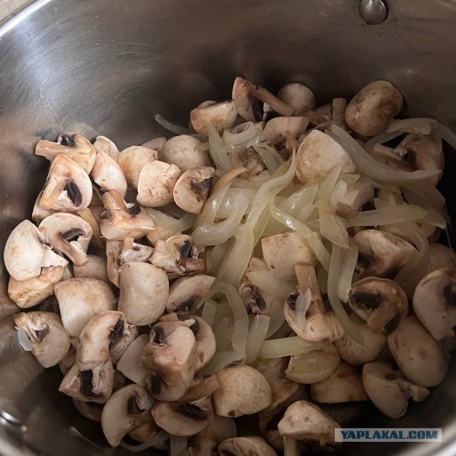 Картофель, тушеный с грибами