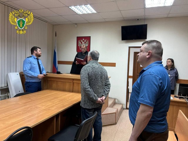 В Свердловской области экс-главу экзаменационного подразделения ГАИ посадили на 6,5 года взятку более 1,8 млн рублей