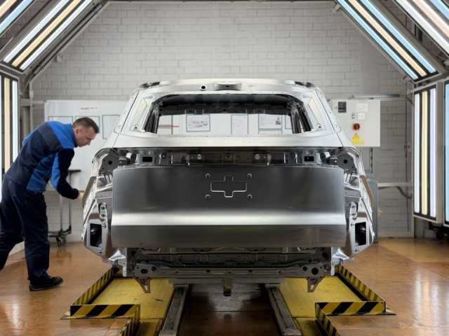 На бывшем российском заводе Volkswagen запускают ещё один кроссовер. Tenet T4L получил три экрана