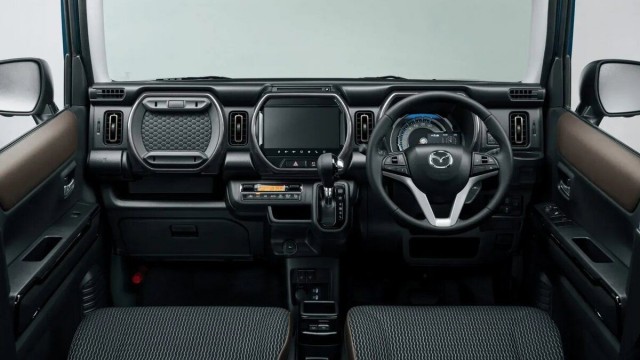 "Ока по-японски": Mazda обновила крошечный Flair Crossover — свой самый дешёвый кроссовер. Цена новинки — от 770 тысяч рублей