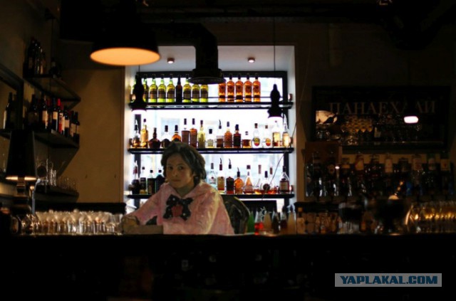 Персонажи известных картин на новом месте