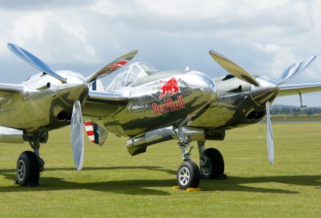 Многоцелевой истребитель P-38 «Lightning»