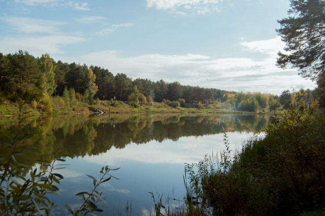 У реки