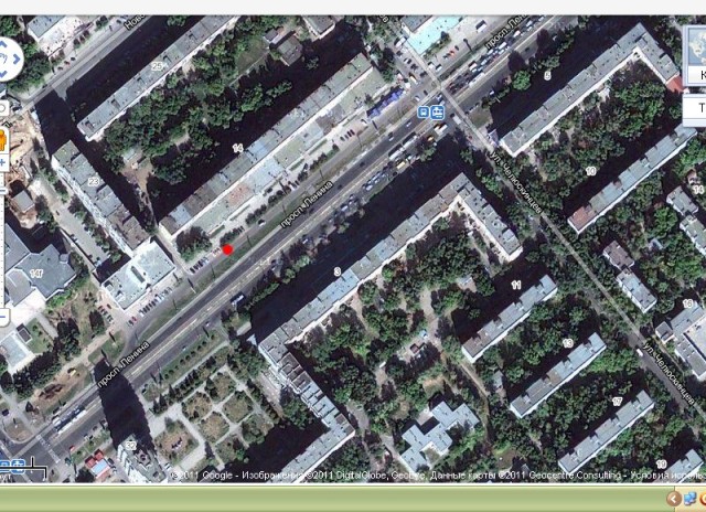 Автомобиль утонул на дороге