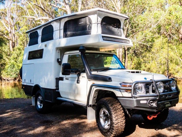 Технологичный автодом на базе Toyota Land Cruiser 70