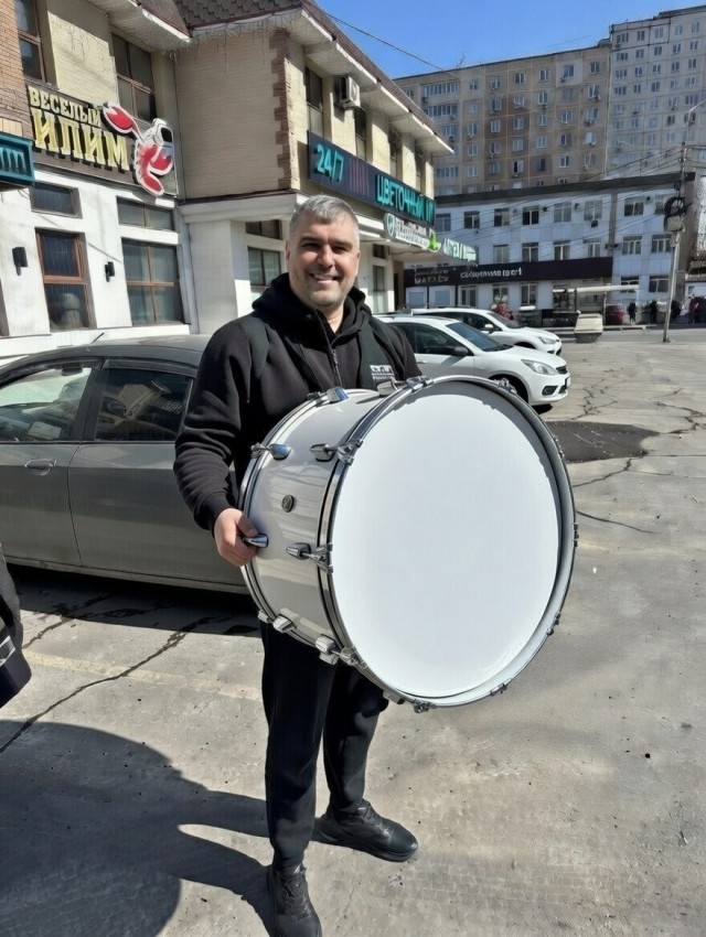 С праздником!