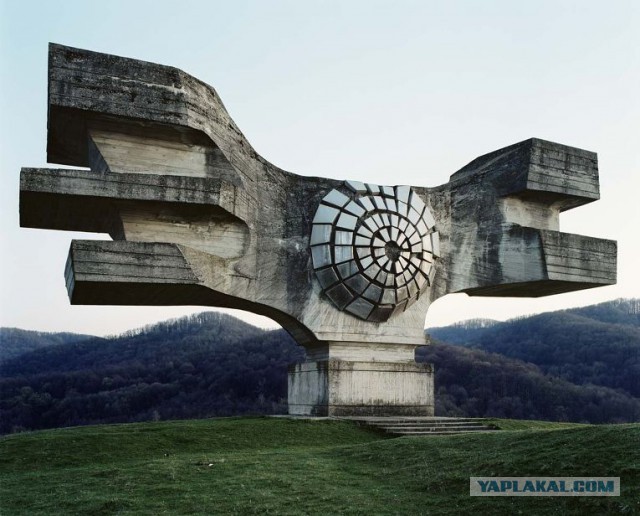 Памятники как обломки инопланетной цивилизации