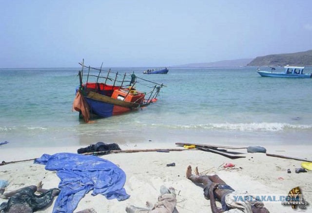 Беженцы плывут