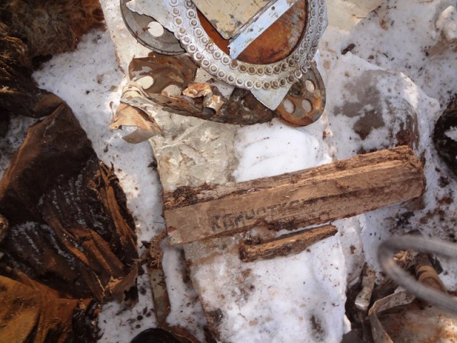 Подъем поисковиками советского самолета ДБ-3 из болота