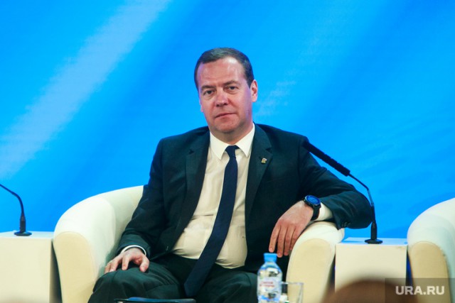 Половина россиян недовольна назначением Медведева главой правительства