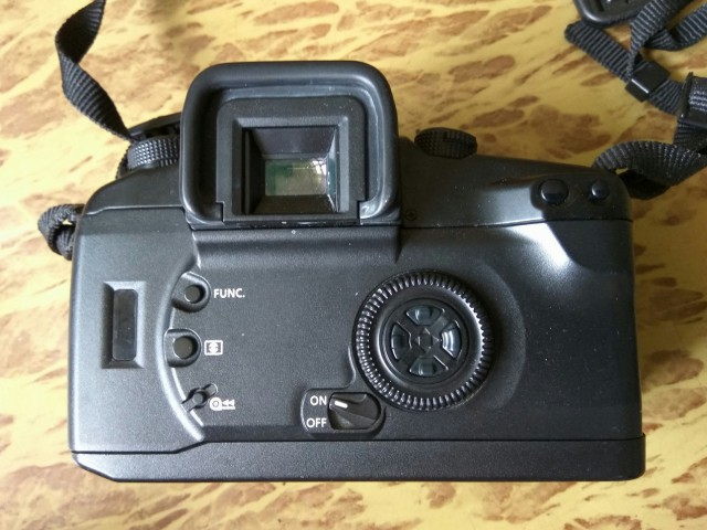 Продам пленочный фотоаппарат Canon EOS 30