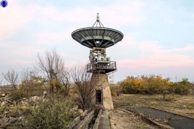 Заброшенный антенный комплекс космической связи института радиофизики и электроники