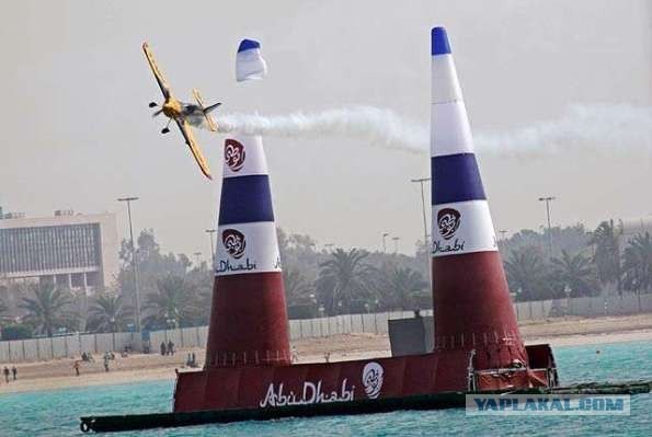 Red Bull Air Race в Абу-Даби (14 фото)