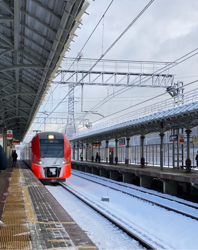 Метро опустело — в Москве последний день уходящего года.