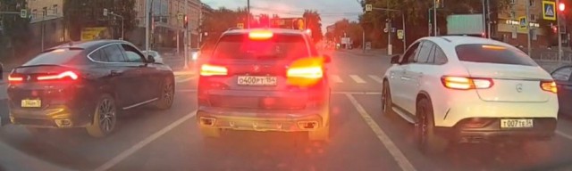 "Телка" на Мерседесе чем-то не довольна