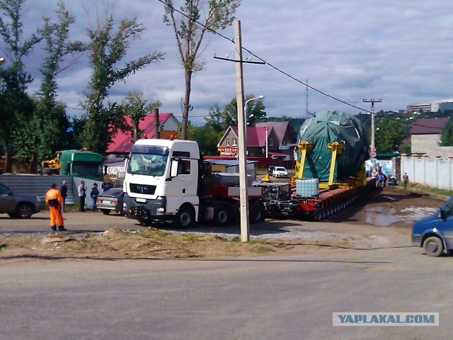Огромная улитка на уральских дорогах