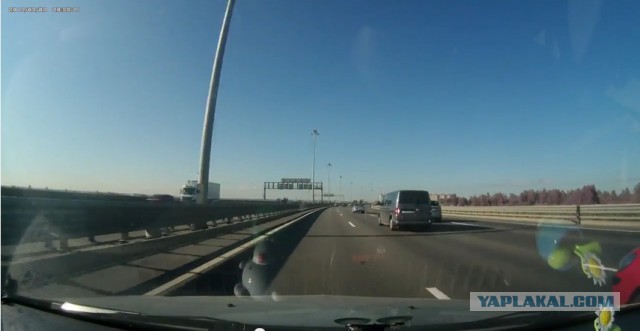 Авария на КАД из-за жучки за рулем!