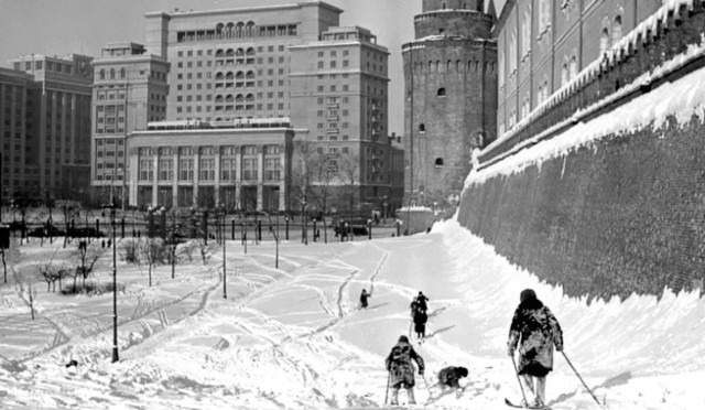 Когда айфонов не было, а снег был, Москва.