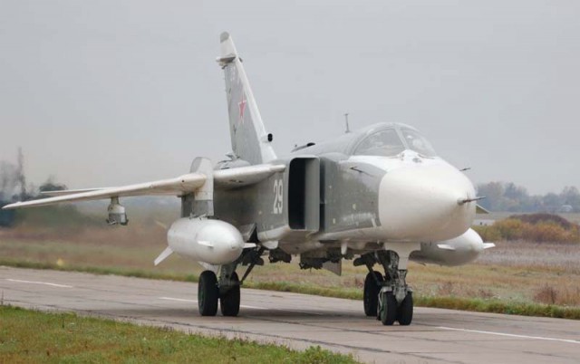Самолеты ВКС России после минометного обстрела авиабазы Хмеймим в Сирии