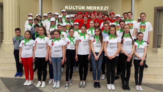 Отправивший ребенка в Турцию за счет благотворителей чиновник резко ответил на претензии